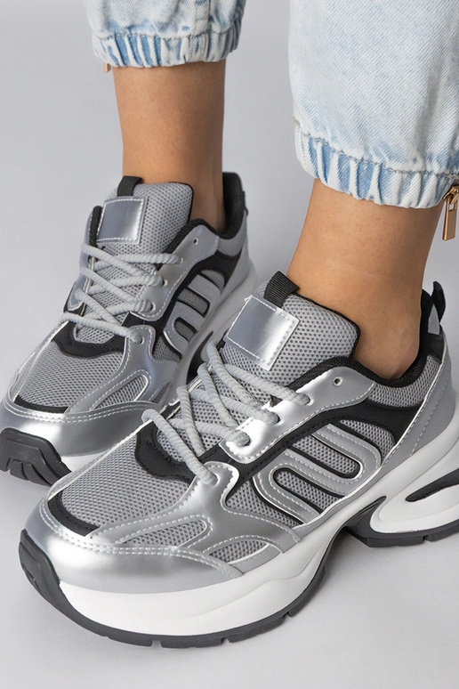 Zapatillas deportivas plateadas con...