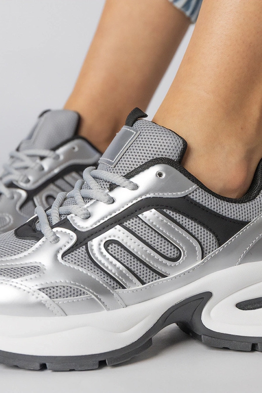 Zapatillas deportivas plateadas con...
