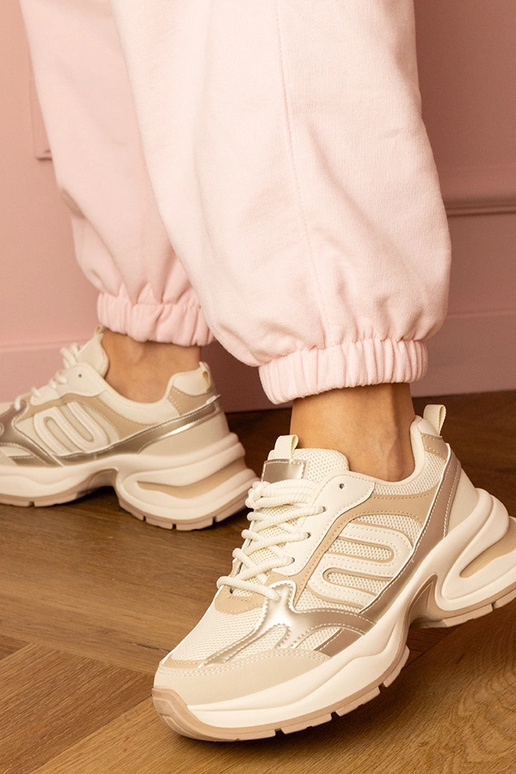 Zapatillas deportivas color arena de... Zapatillas deportivas color arena de...