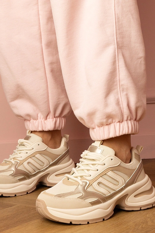 Zapatillas deportivas color arena de... Zapatillas deportivas color arena de...