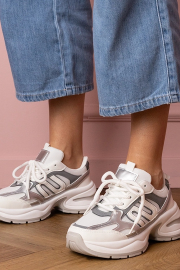 Zapatillas deportivas...