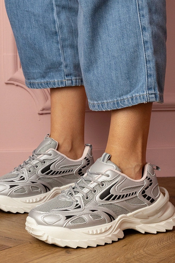 Zapatillas deportivas plateadas de plataforma estilizada para mujer Carina