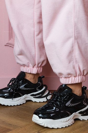 Zapatillas deportivas negras para mujer en plataforma elegante Carina