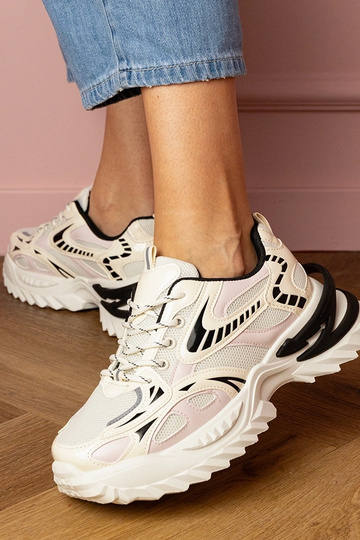 Zapatillas deportivas color arena para mujer en plataforma elegante Carina 2