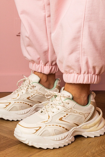 Zapatillas deportivas color arena para mujer en plataforma gruesa Lirana 2