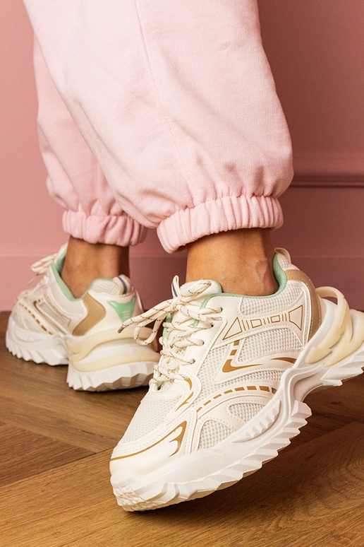 Zapatillas deportivas color arena... Zapatillas deportivas color arena...