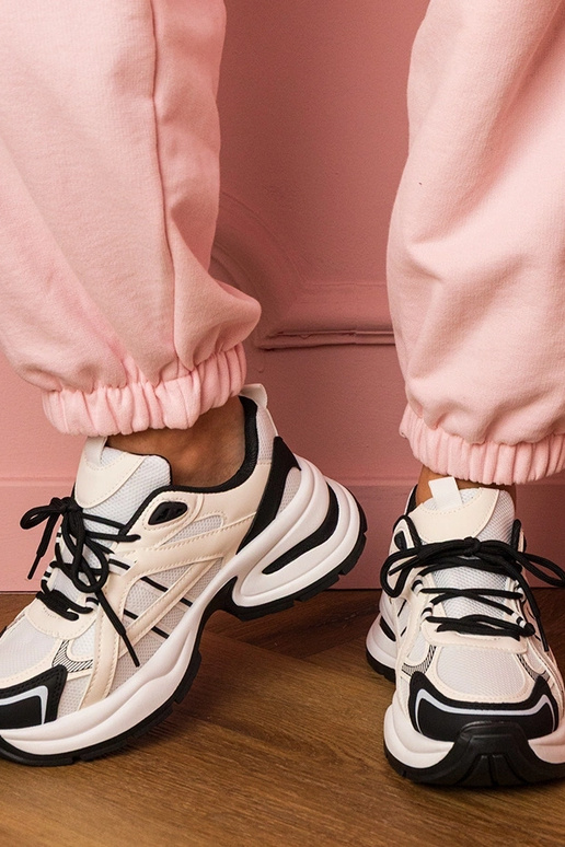 Zapatillas deportivas blanco y negro... Zapatillas deportivas blanco y negro...