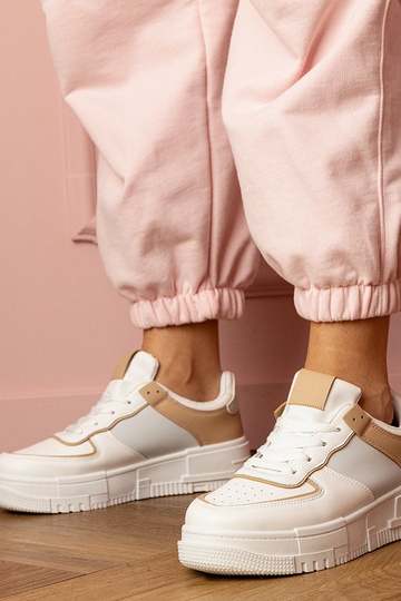 Zapatillas deportivas...