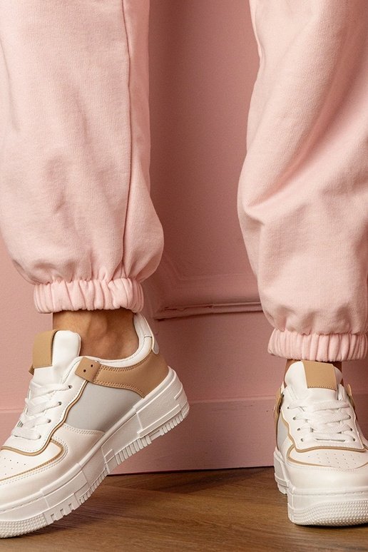 Zapatillas deportivas blanco y color... Zapatillas deportivas blanco y color...