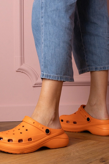 Kameris zapatillas cerradas de mujer naranjas con plataforma 2