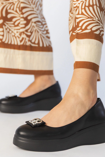 Mocasines negros con plataforma y decoración de piedra de circonio, "Patos" 2