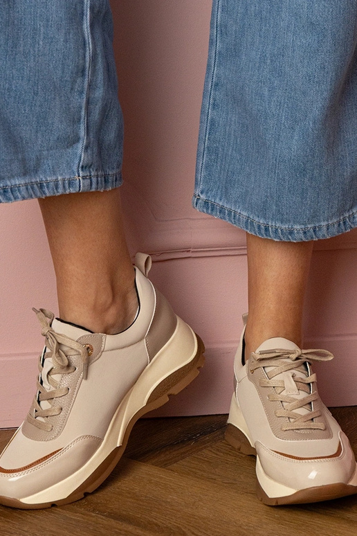 Zapatillas deportivas color arena... Zapatillas deportivas color arena...