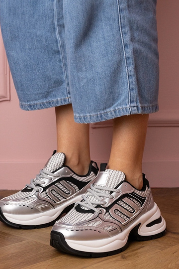 Zapatillas deportivas...