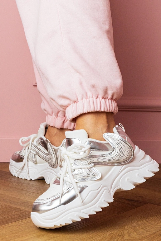 Zapatillas deportivas blancas de... Zapatillas deportivas blancas de...