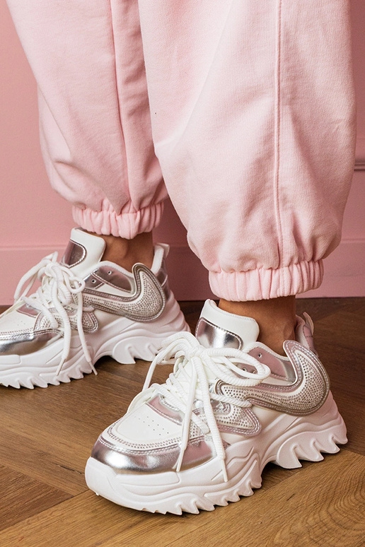 Zapatillas deportivas blancas de... Zapatillas deportivas blancas de...