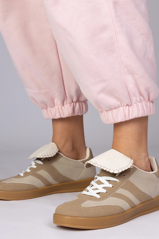 Zapatillas deportivas color arena...