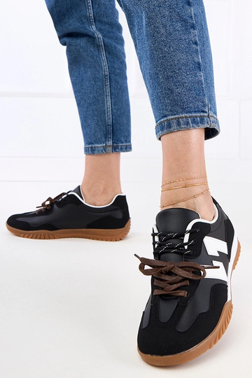 Zapatillas deportivas negras con cordones de colores, "Bekki"
