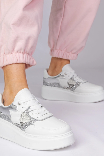 Zapatillas deportivas...