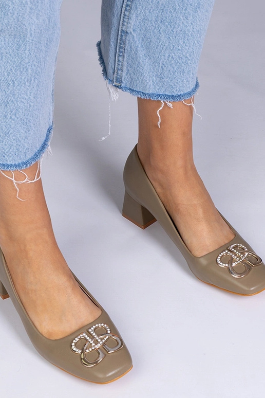 Zapatos de tacón verdes de bajo con... Zapatos de tacón verdes de bajo con...