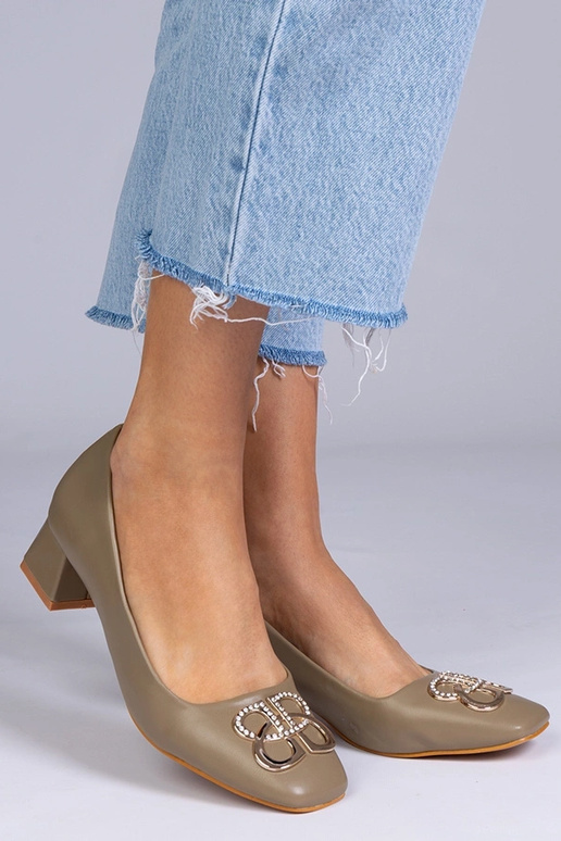 Zapatos de tacón verdes de bajo con... Zapatos de tacón verdes de bajo con...