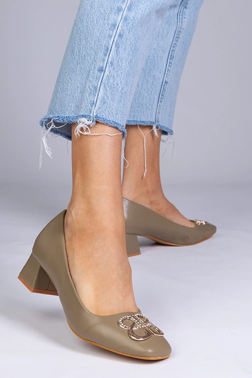 Zapatos de tacón verdes de bajo con... Zapatos de tacón verdes de bajo con...