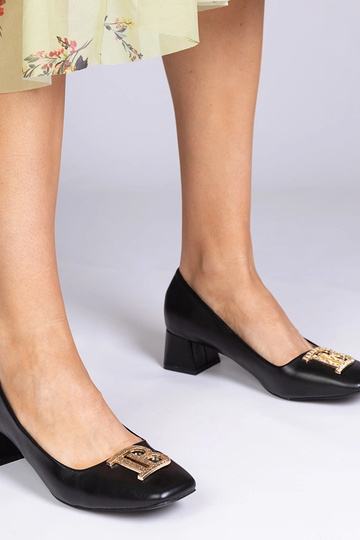 Zapatos de tacón negros de...