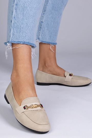 Mocasines de color beige...