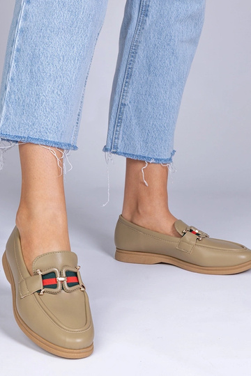 Mocasines negros de piel...