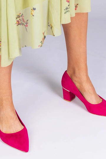 Zapatos de tacón rosas de... 2