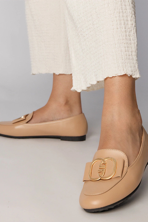 Mocasines crema para mujer con adorno... Mocasines crema para mujer con adorno...