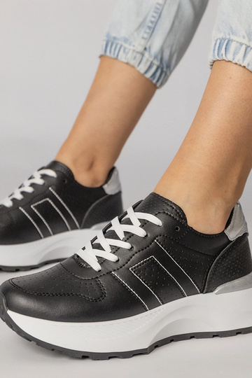 Zapatillas deportivas negras con inserto plateado, "Lenkuta"