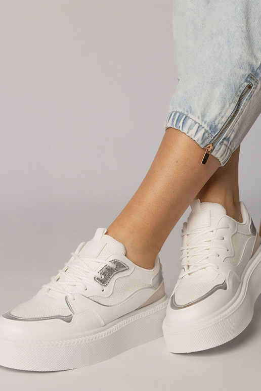 Zapatillas deportivas blancas con... Zapatillas deportivas blancas con...