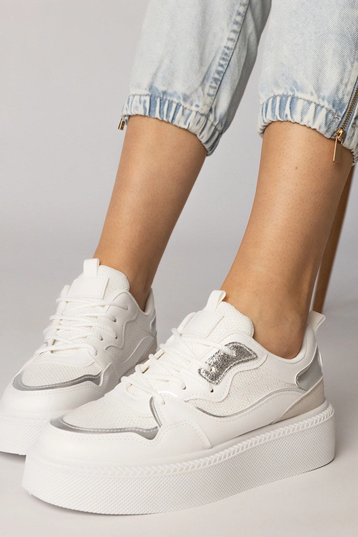 Zapatillas deportivas blancas con... Zapatillas deportivas blancas con...