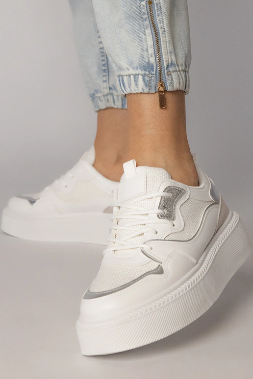 Zapatillas deportivas blancas con... Zapatillas deportivas blancas con...