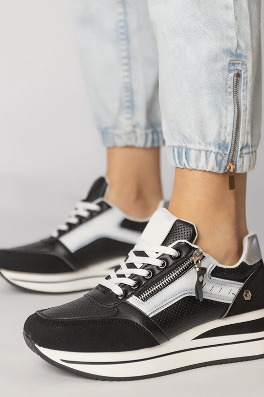 Zapatillas deportivas negras con... Zapatillas deportivas negras con...