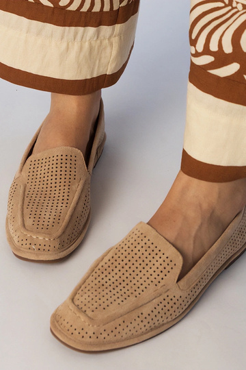 Mocasines color arena de ante sintético con diseño calado, "Stanila" 2