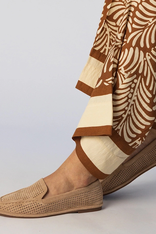 Mocasines color arena de ante...