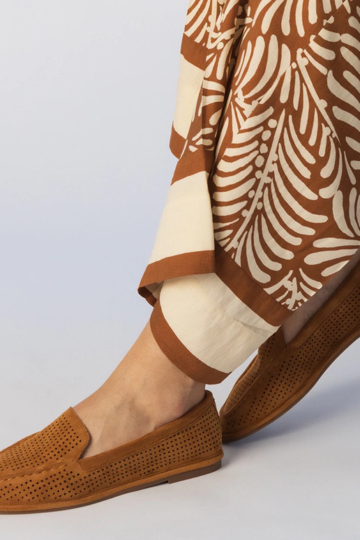 Mocasines negros de ante sintético...