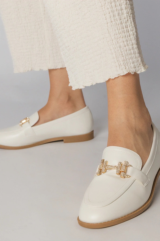 Mocasines blancos con piedras de...