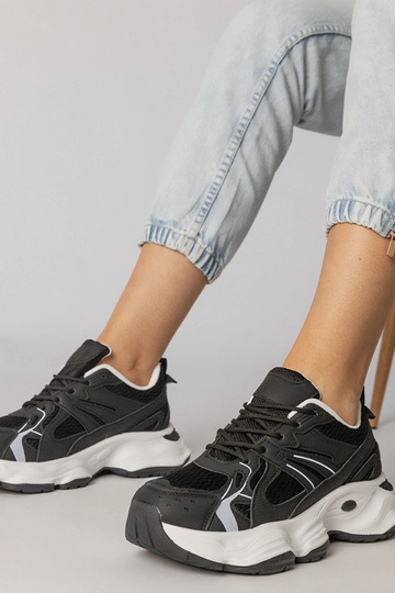 Zapatillas deportivas negras con suela gruesa, "Klarris" 2