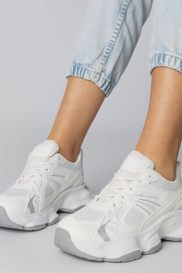 Zapatillas deportivas...