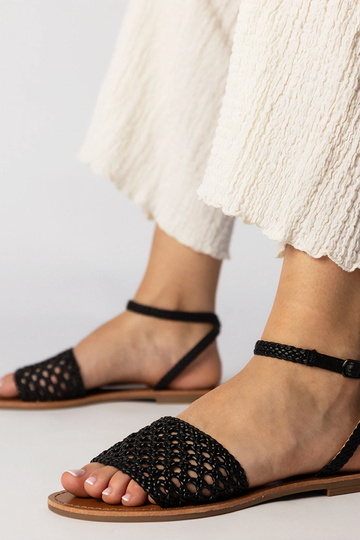 Sandalias negras trenzadas de suela plana, "Mires"