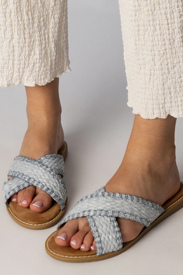 Zapatillas trenzadas azules...