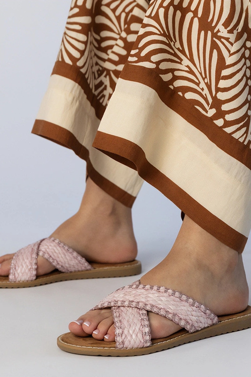 Zapatillas trenzadas rosas para... Zapatillas trenzadas rosas para...