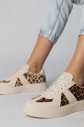 Zapatillas deportivas color arena con estampado de pantera, "Toris"