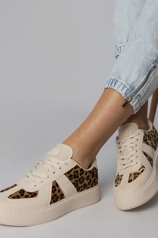 Zapatillas deportivas color arena con...