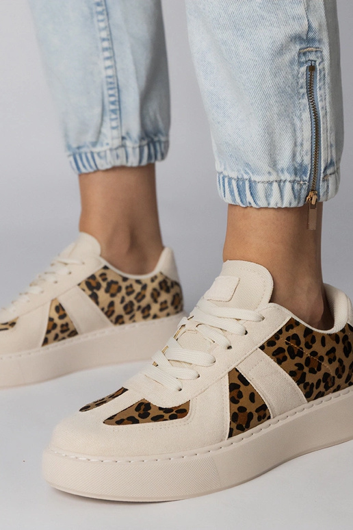 Zapatillas deportivas color arena con...