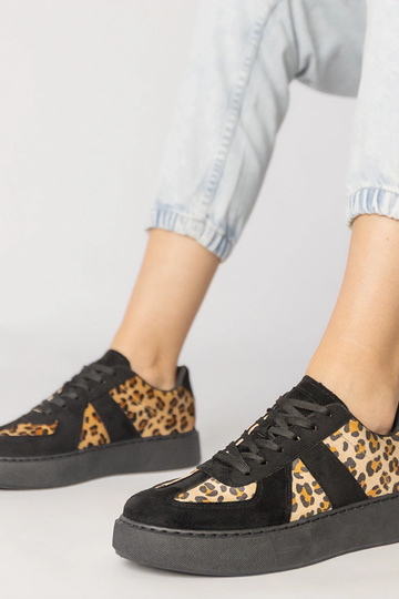 Zapatillas deportivas negras con estampado de pantera, "Toris" 2