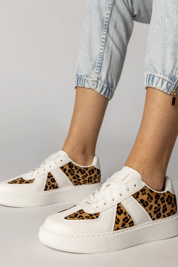 Zapatillas deportivas blancas con estampado de pantera, "Toris"