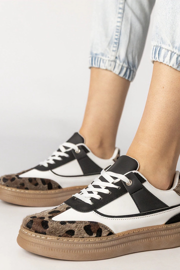 Zapatillas deportivas negras y blancas con inserción de pantera, "Meril"